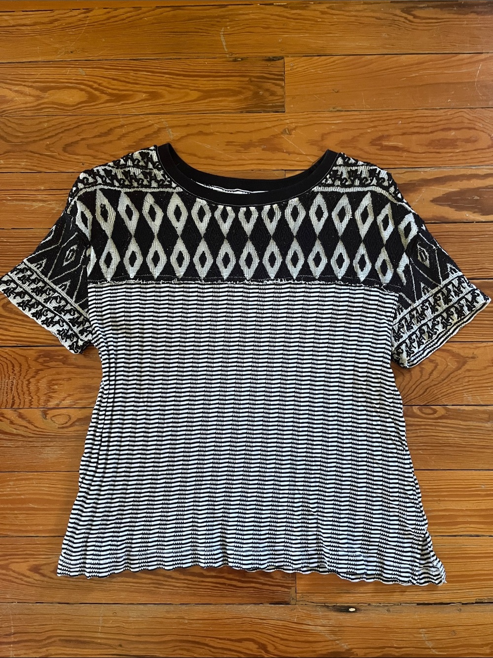 We The Free Geo Patterned Women's Black & White Short Sleeve Tee